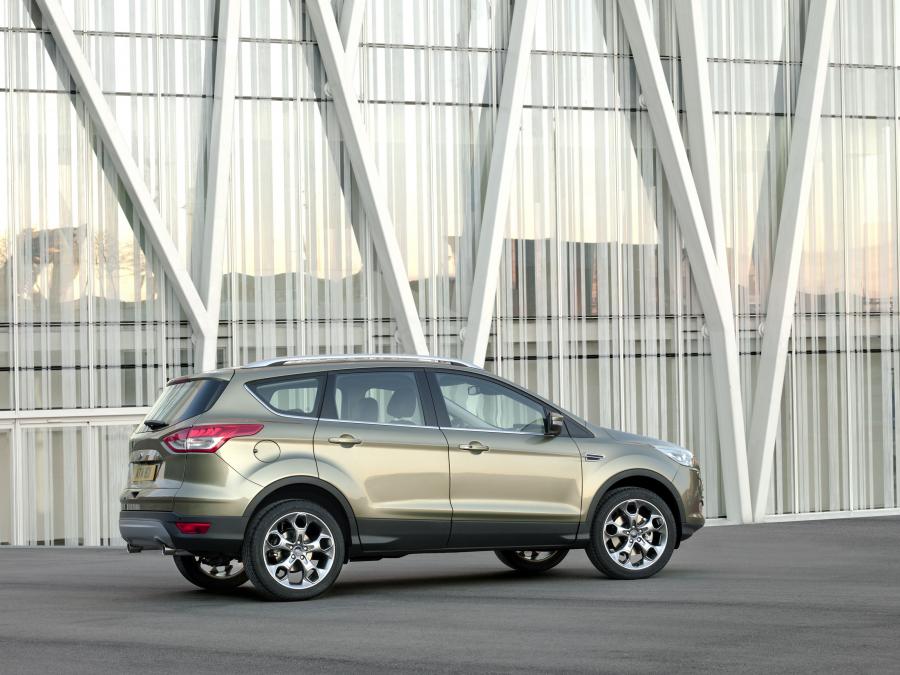  Ford Kuga 2013 года  (фото 26 из 36)